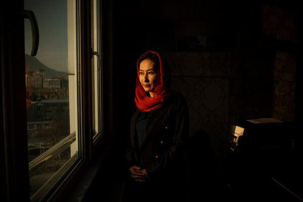 Chẳng có mặt trời rực rỡ nào cho phụ nữ Afghanistan: Nơi 1 cô gái rời khỏi nhà cha mẹ trong bộ cô dâu trắng, chỉ trở về nhà trong tấm khăn tang-1