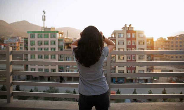 Chẳng có mặt trời rực rỡ nào cho phụ nữ Afghanistan: Nơi 1 cô gái rời khỏi nhà cha mẹ trong bộ cô dâu trắng, chỉ trở về nhà trong tấm khăn tang-2