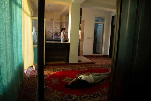 Chẳng có mặt trời rực rỡ nào cho phụ nữ Afghanistan: Nơi 1 cô gái rời khỏi nhà cha mẹ trong bộ cô dâu trắng, chỉ trở về nhà trong tấm khăn tang-3