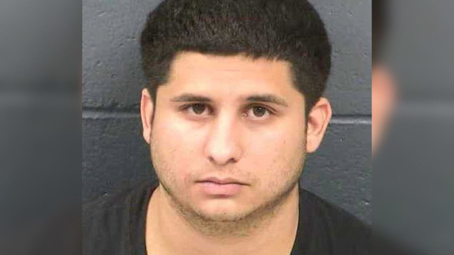 Con gái 2 tuổi bị bạn trai hành hạ đến chết, 2 năm sau mẹ xem camera tại nghĩa trang chôn cất con rồi bật khóc khi thấy cảnh này-6