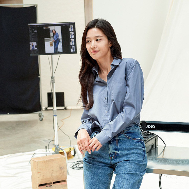 13 cách diện đồ hack tuổi của các mỹ nhân Hàn U40: Nhìn đơn giản mà sang xịn hết nấc-1