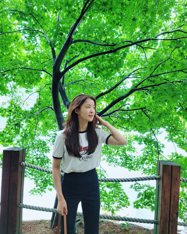 13 cách diện đồ hack tuổi của các mỹ nhân Hàn U40: Nhìn đơn giản mà sang xịn hết nấc-9