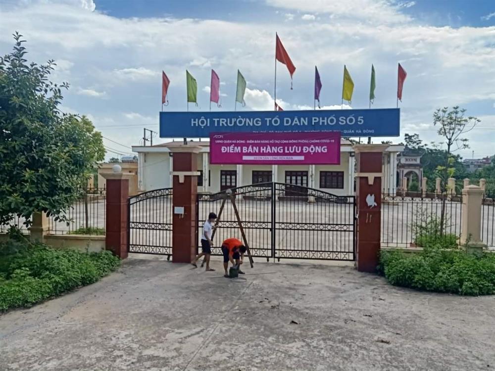 Chưa từng thấy ở Hà Nội, họp chợ bán rau trong nhà văn hoá-2