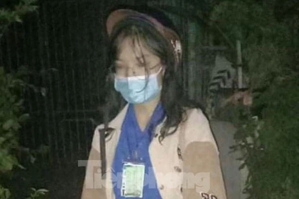 Mặc áo Grab cầm kim tiêm vào cửa hàng tạp hóa cướp tài sản-2