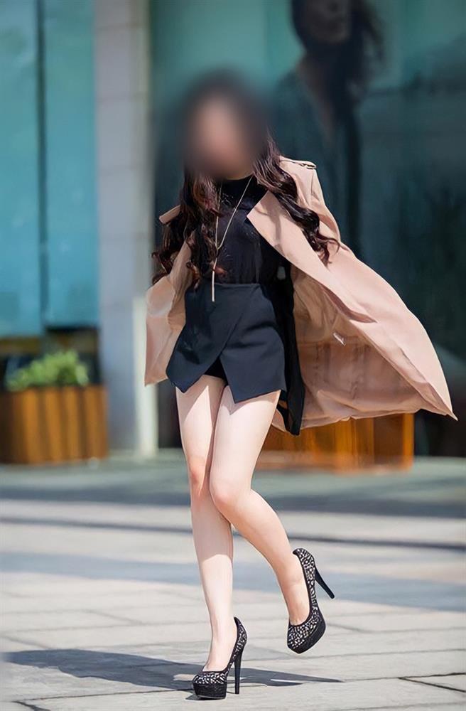 Kinh hãi loạt váy xẻ hiểm hóc của chị em, mặc thế này ra đường thì phô đến vô cực luôn-12