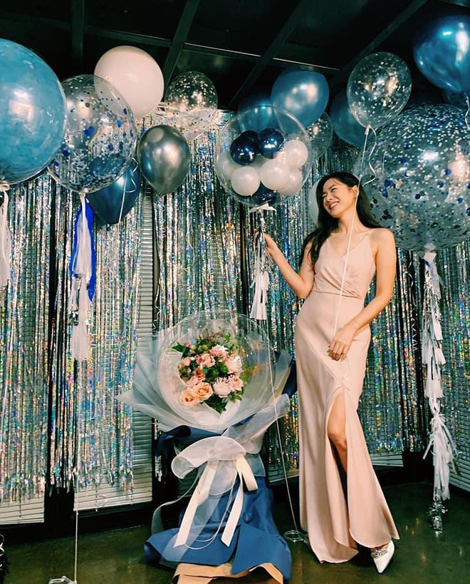 Kinh hãi loạt váy xẻ hiểm hóc của chị em, mặc thế này ra đường thì phô đến vô cực luôn-23