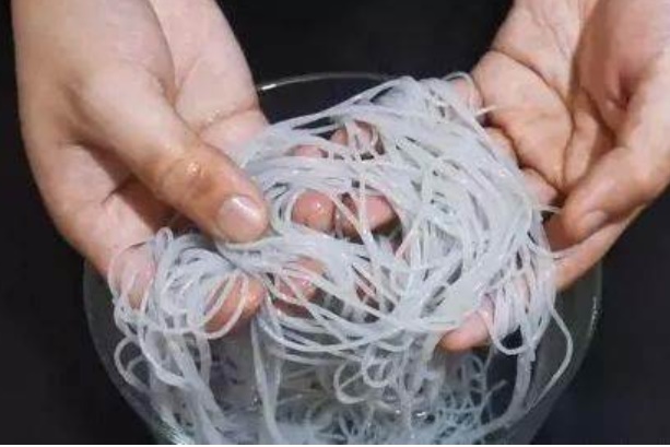 Đừng chỉ ngâm miến với nước nữa, mách bạn mẹo nhỏ chỉ mất 5 phút miến cực ngon, dai dai mà vẫn dễ ăn-4