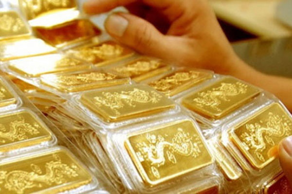 Giá vàng hôm nay 20/8: USD tăng nhanh, vàng vững giá-2