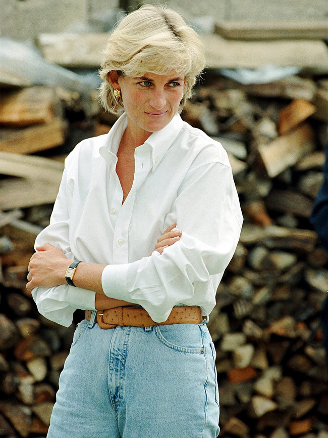 Công nương Diana đẳng cấp ngay cả khi diện sơ mi đơn giản, nhìn lại vẫn thấy vô cùng thời thượng-1