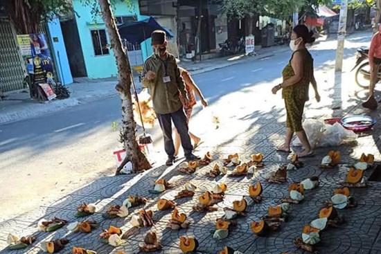 Cách bác tổ trưởng chia rau củ hỗ trợ người dân Đà Nẵng bất ngờ được chia sẻ rầm rộ vì một điều tuy nhỏ nhưng đủ minh chứng cho sự tử tế