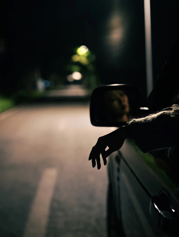 Đang đi chụp ảnh cưới, chồng bất ngờ thú nhận đi tay vịn 2 lần, số phận của người vợ sau đó khiến ai nấy đều xót xa-2