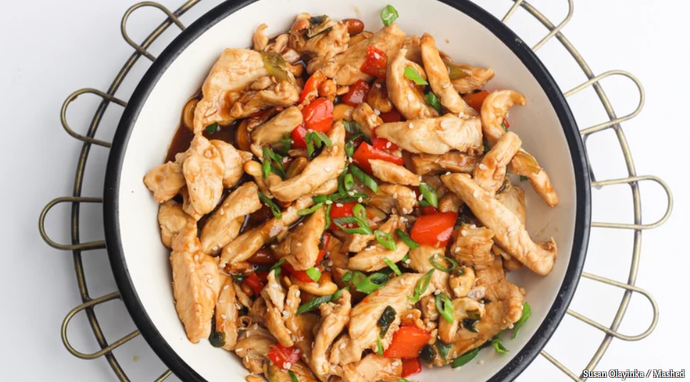 Gà xào hạt điều, món ăn cực tốt cho sức khỏe những ngày giãn cách-5