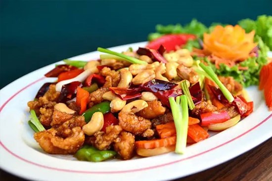 Gà xào hạt điều, món ăn cực tốt cho sức khỏe những ngày giãn cách