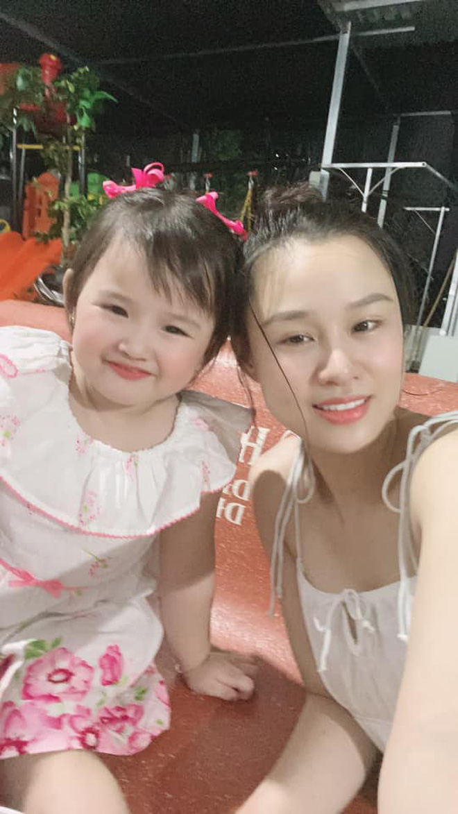 Con gái cố NS Vân Quang Long hồn nhiên mừng sinh nhật 3 tuổi, xót xa vì thiếu đi 1 điều sau 8 tháng bố qua đời-8