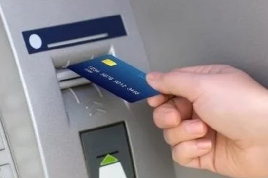 3 sai lầm khi sử dụng thẻ ATM khiến tiền của bạn ''không cánh mà bay'