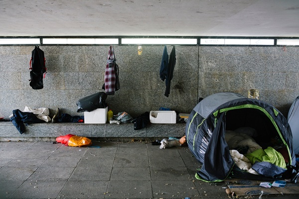 Nhiều người Anh thà vô gia cư còn hơn ở chung với cha mẹ-1