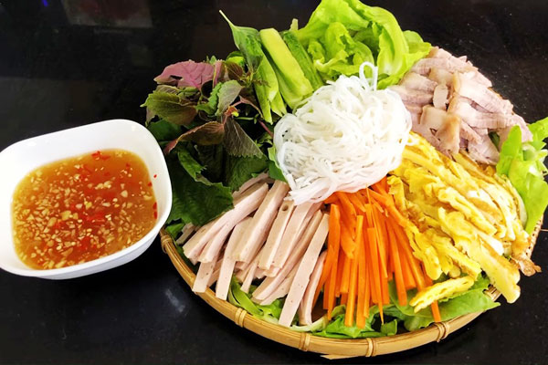 Nghỉ dịch ở nhà, Lâm Vỹ Dạ vào bếp mà món nào cũng&nbsp;ngon hấp dẫn,&nbsp;có cả đặc sản vùng miền không thua gì ngoài quán-13