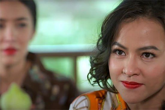 Thấy con dâu buồn vì chồng thường giúp đỡ bạn gái cũ, mẹ chồng nói một câu nức lòng nức dạ