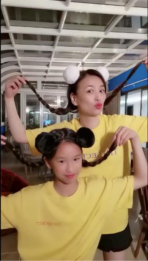 Từng bị chê cười là mẹ công con quạ”, con gái mỹ nhân Trương Đình giờ ra sao?-9