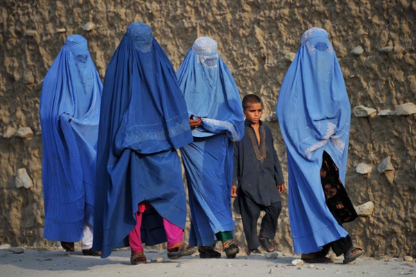 Hành trình người chồng đưa vợ cùng 4 con nhỏ chạy trốn khỏi Afghanistan: Tất cả chúng tôi đều khóc-2