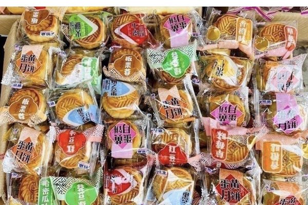 Mùa dịch, bánh Trung Thu giá rẻ giật mình tràn ngập chợ mạng 14 ngàn/chiếc-5