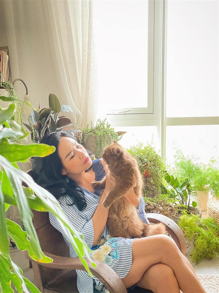 Tái hôn, U55 Thanh Lam giờ mặc style giấu quần sexy như gái 20-5