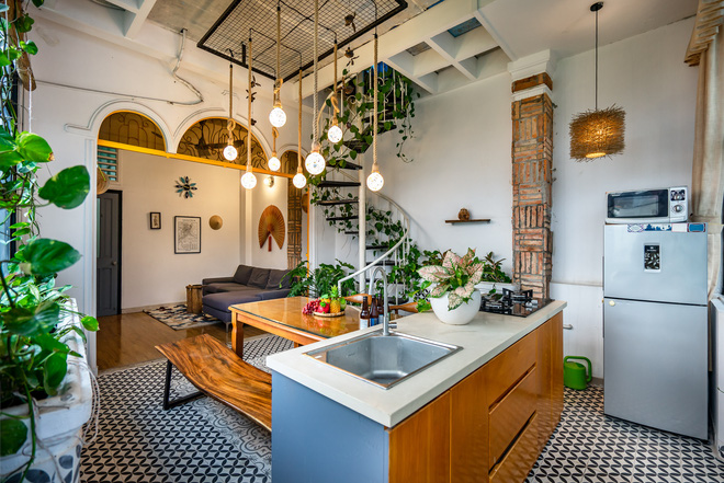 Trai Sài Gòn cải tạo căn hộ tầng áp mái đẹp nức nở, riêng cách chơi cây cũng nghệ ra trò-7