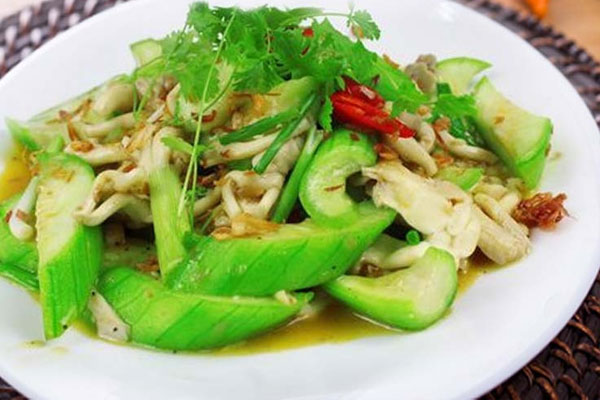 Xào mướp hay bị thâm đen, thêm bước này đảm bảo mướp vừa xanh lại giòn-1