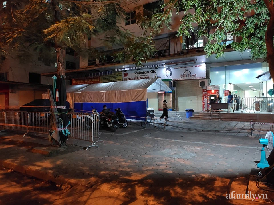 Hà Nội: Lập Sở chỉ huy dã chiến tại chung cư HH4C Linh Đàm, toàn bộ cư dân được yêu cầu không ra khỏi nhà-2