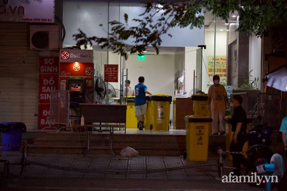 Hà Nội: Lập Sở chỉ huy dã chiến tại chung cư HH4C Linh Đàm, toàn bộ cư dân được yêu cầu không ra khỏi nhà-4