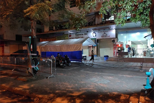 Nghệ An: Tài xế taxi chết gục bên đường với vết cắt ngang cổ-3