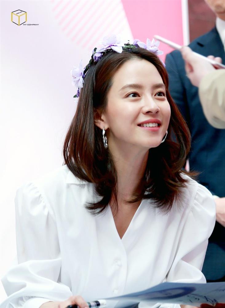 Choáng với bí kíp chăm da của mợ ngố Song Ji Hyo: Chỉ skincare đúng 4 bước, vậy mà vẫn trẻ mãi không già ở tuổi 40-2