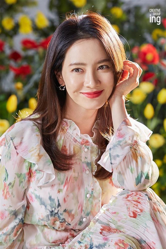Choáng với bí kíp chăm da của mợ ngố Song Ji Hyo: Chỉ skincare đúng 4 bước, vậy mà vẫn trẻ mãi không già ở tuổi 40-5