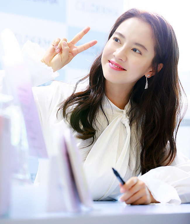 Choáng với bí kíp chăm da của mợ ngố Song Ji Hyo: Chỉ skincare đúng 4 bước, vậy mà vẫn trẻ mãi không già ở tuổi 40-8