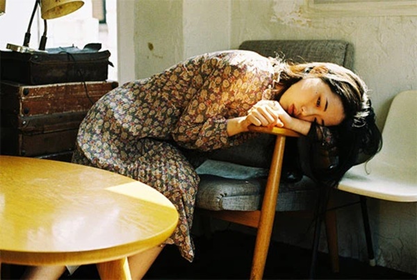 Những thói quen trước khi ngủ khiến phụ nữ già nhanh rõ rệt chỉ sau 1 đêm, sức khỏe cũng bị suy giảm đáng kể-1