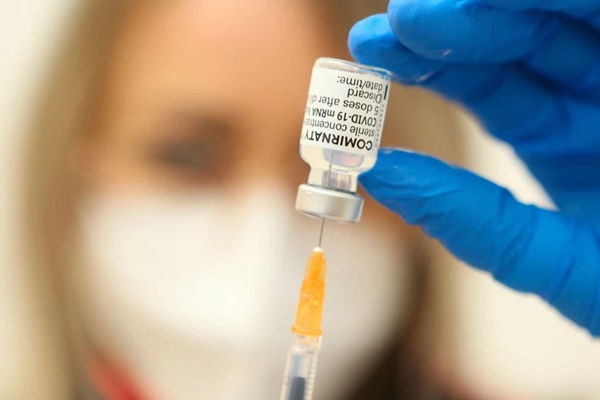 Sau Mỹ, đến lượt Anh tuyên bố tiêm mũi vaccine COVID-19 thứ ba: Đối tượng nào được tiêm?-2