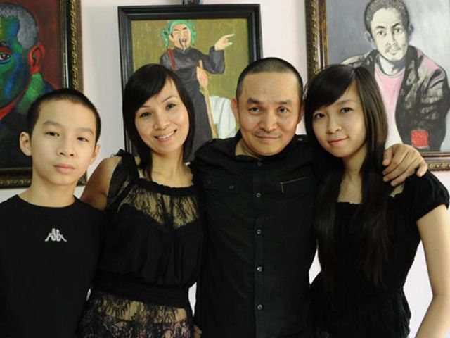 Nghệ sĩ Xuân Hinh hóm hỉnh khoe tự tay dọn dẹp nhà cửa để lộ kiến trúc ngôi nhà độc đáo-1