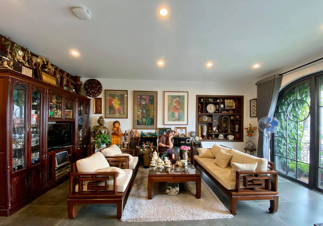 Nghệ sĩ Xuân Hinh hóm hỉnh khoe tự tay dọn dẹp nhà cửa để lộ kiến trúc ngôi nhà độc đáo-4