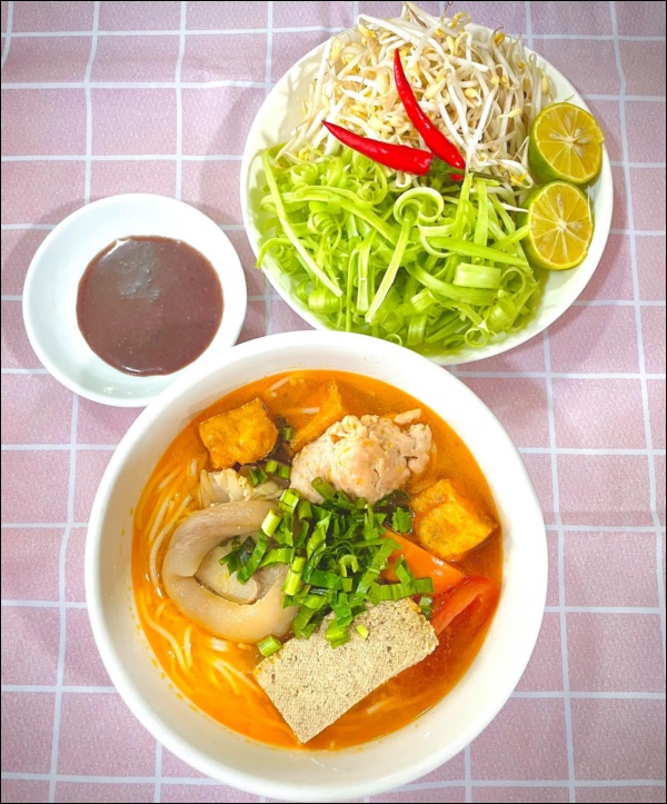 Nghỉ dịch ở nhà, Lâm Vỹ Dạ vào bếp mà món nào cũng ngon hấp dẫn, có cả đặc sản vùng miền không thua gì ngoài quán-3