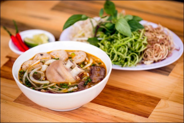 Nghỉ dịch ở nhà, Lâm Vỹ Dạ vào bếp mà món nào cũng&nbsp;ngon hấp dẫn,&nbsp;có cả đặc sản vùng miền không thua gì ngoài quán-12