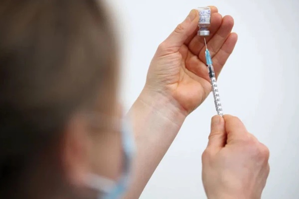 Hà Nội: Nhân viên chuyển phát nhanh cùng bố, mẹ và em gái mắc Covid-19-1