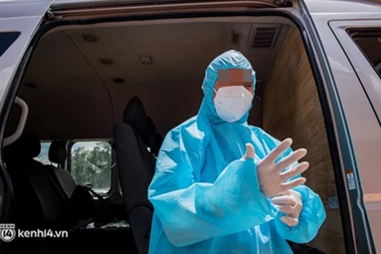 Hà Nội: Nhân viên chuyển phát nhanh cùng bố, mẹ và em gái mắc Covid-19