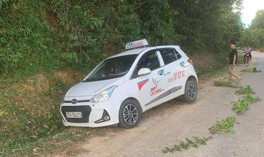 Vụ tài xế taxi vùng cửa bỏ chạy rồi gục chết trên đường: Đặc điểm nhận dạng hung thủ gây án-2