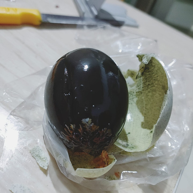 Loại trứng đen sì, có mùi khai, từ món ăn bỏ đi đến đặc sản gây nghiện với dân Việt-2