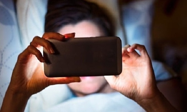 Không đánh mắng, không dạy đời, cách xử lý của ông bố khi con xem phim đen khiến nhiều phụ huynh phải nể phục-1