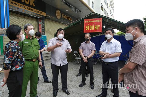 CẬN CẢNH: Đưa F0 và F1 ở HH4C Linh Đàm đi cách ly, huy động gần 100 nhân viên y tế tổng lực xét nghiệm, khẩn trương truy vết-5