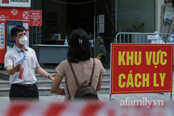 CẬN CẢNH: Đưa F0 và F1 ở HH4C Linh Đàm đi cách ly, huy động gần 100 nhân viên y tế tổng lực xét nghiệm, khẩn trương truy vết-6