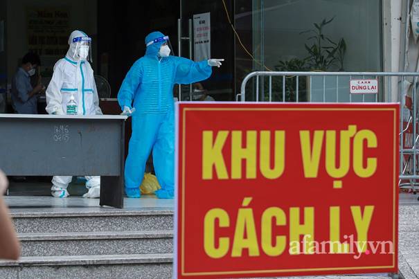 CẬN CẢNH: Đưa F0 và F1 ở HH4C Linh Đàm đi cách ly, huy động gần 100 nhân viên y tế tổng lực xét nghiệm, khẩn trương truy vết-7