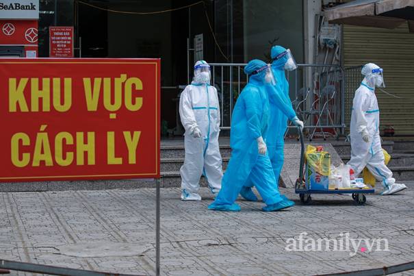 CẬN CẢNH: Đưa F0 và F1 ở HH4C Linh Đàm đi cách ly, huy động gần 100 nhân viên y tế tổng lực xét nghiệm, khẩn trương truy vết-9