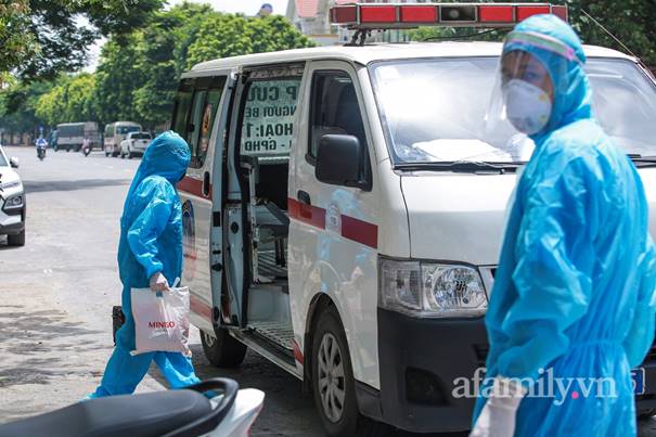 CẬN CẢNH: Đưa F0 và F1 ở HH4C Linh Đàm đi cách ly, huy động gần 100 nhân viên y tế tổng lực xét nghiệm, khẩn trương truy vết-14